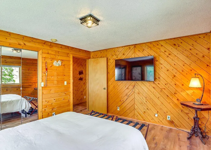 Riverfront W/ On-site Fishing & Views Holiday home Dubois
