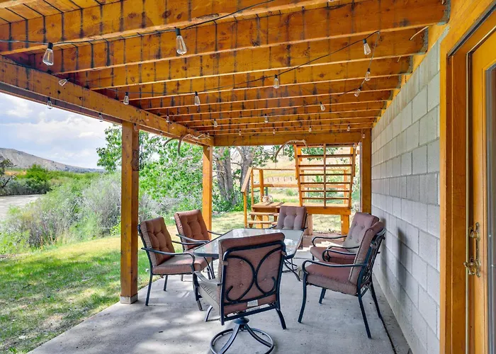 Riverfront W/ On-site Fishing & Views Holiday home *