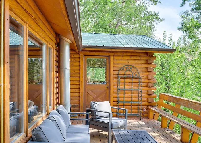 Holiday home Riverfront W/ On-site Fishing & Views *