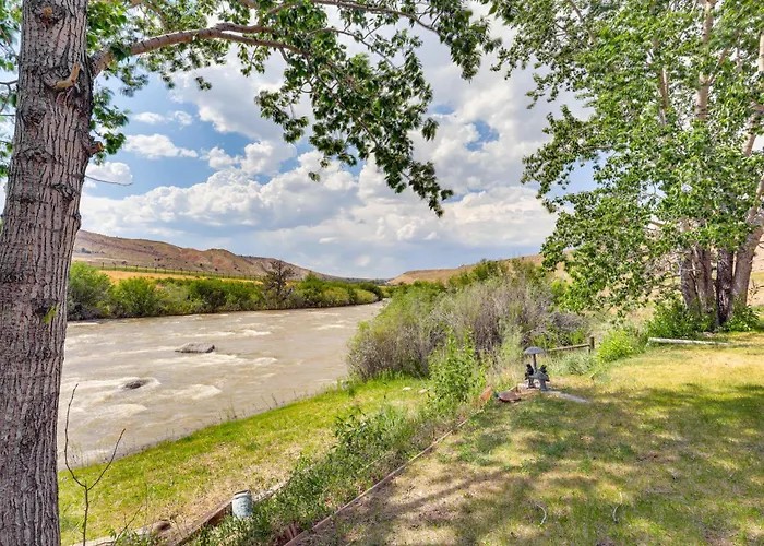 Riverfront W/ On-site Fishing & Views Holiday home *