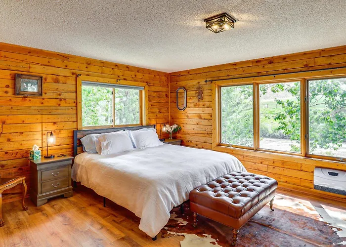 Holiday home Riverfront W/ On-site Fishing & Views