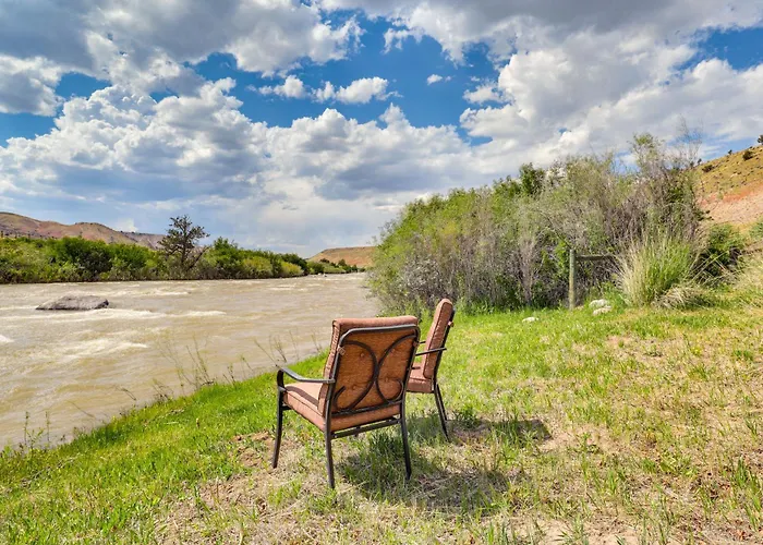 Holiday home Riverfront W/ On-site Fishing & Views *