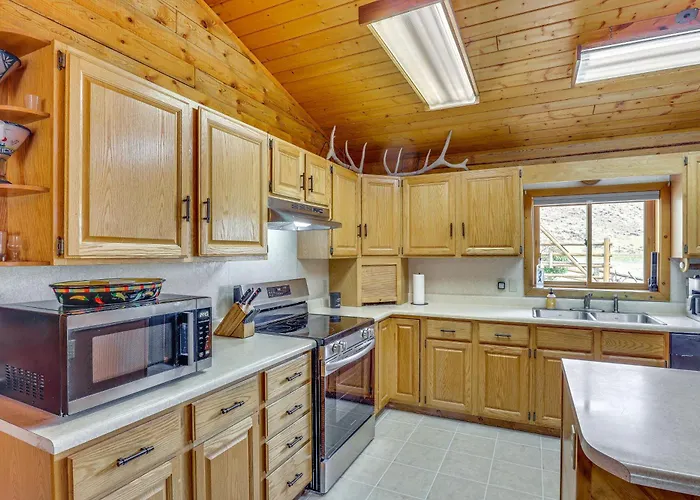 Holiday home Riverfront W/ On-site Fishing & Views Dubois