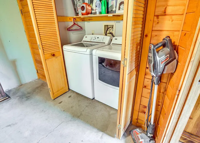 Riverfront W/ On-site Fishing & Views Holiday home *